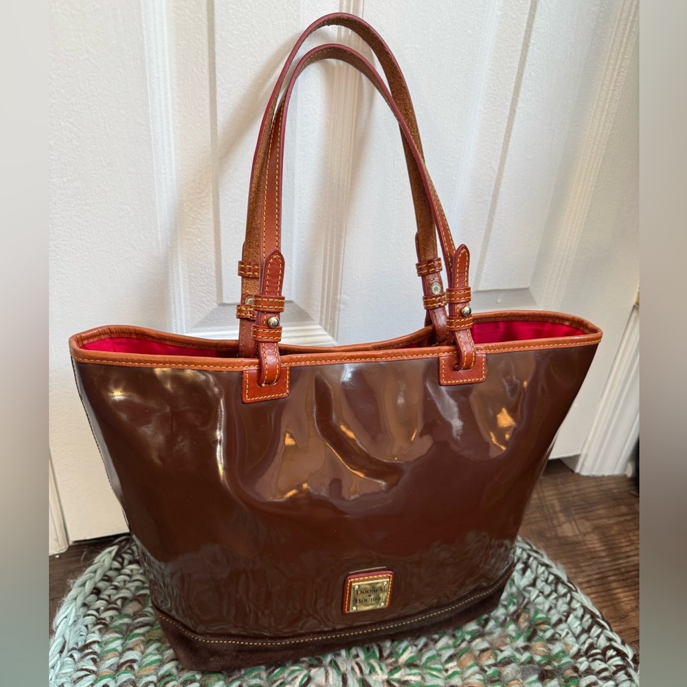 Dooney & Bourke Brown Patent Leather Venus Lee Tote Suede Bottom Red Interior - Picture 1 of 16